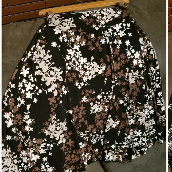 Woman's Apt 9 A-Line flare skirts - Picture 3 of 4